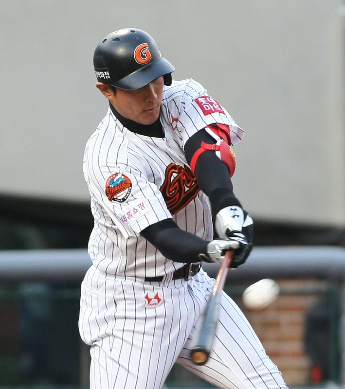 황재균선수의 1타점 적시 2루타 장면